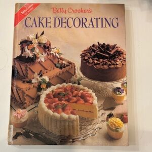 Betty Crocker Cake Decorating Cookbook - Cream, Brown, Red, Yellow